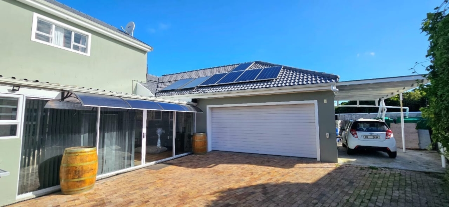 5 Bedroom Property for Sale in Kleinbaai Western Cape